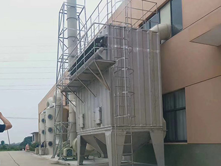 華新客戶某調(diào)味品廠粉塵廢氣處理施工現(xiàn)場(chǎng)